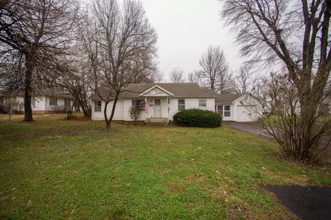2224 E Cherry St, Springfield, MO 65802 photo 1