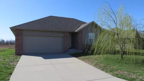 5624 W Longleaf Dr, Springfield, MO 65802 photo 1