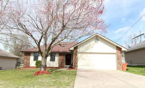 3015 E Chattanooga St, Springfield, MO 65804 photo 1