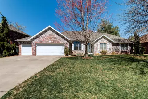 875 W Brookshire Dr, Springfield, MO 65810 photo 1