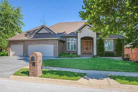 1451 E Wood Oaks St, Springfield, MO 65804 photo 1