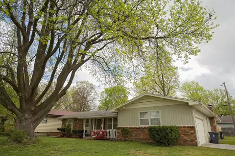 1544 S St Charles Ave, Springfield, MO 65804 photo 1