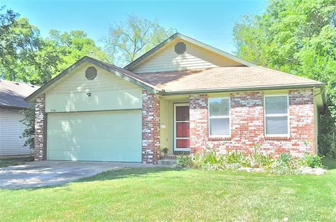 2941 W Mount Vernon St, Springfield, MO 65802 photo 1