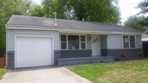 226 E Lindberg St, Springfield, MO 65807 photo 1