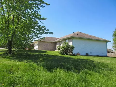 809 Daniel Ln, Willard, MO 65781 photo 1