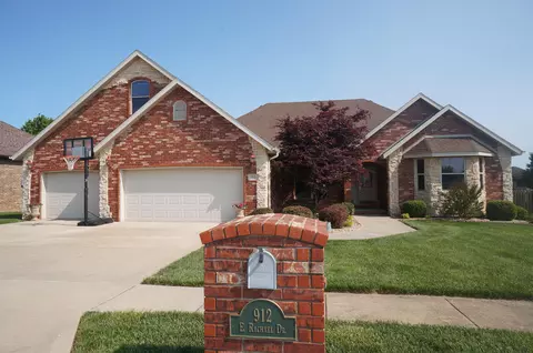 912 E Rachael Dr, Republic, MO 65738 photo 1