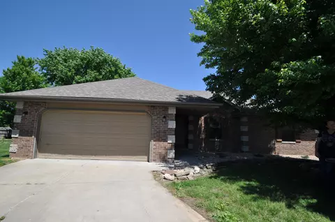 615 E Marian Ct, Nixa, MO 65714 photo 1