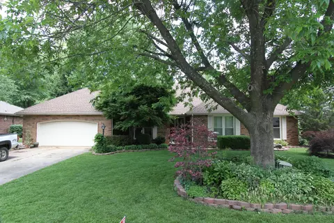 1715 E Vincent Dr, Springfield, MO 65804 photo 1