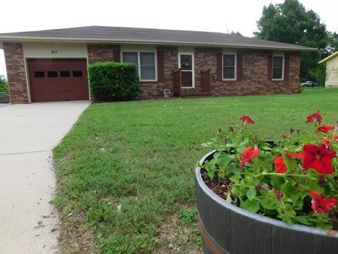 611 E Dyann Dr, Nixa, MO 65714 photo 1