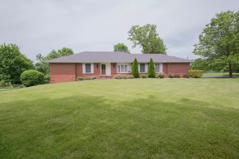 5637 E Catalpa St, Springfield, MO 65809 photo 1