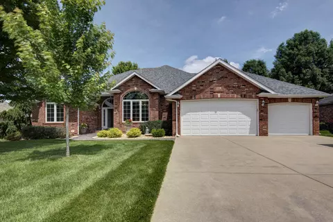 4806 S Ironbridge Cir, Springfield, MO 65810 photo 1