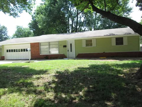 3311 S Pinehurst Ave, Springfield, MO 65807 photo 1