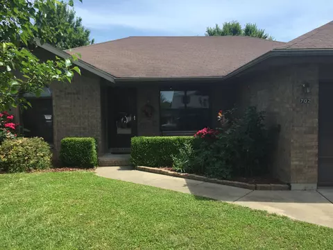 702 S Poplar St, Nixa, MO 65714 photo 1