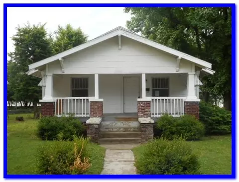 1046 W Scott St, Springfield, MO 65802 photo 1