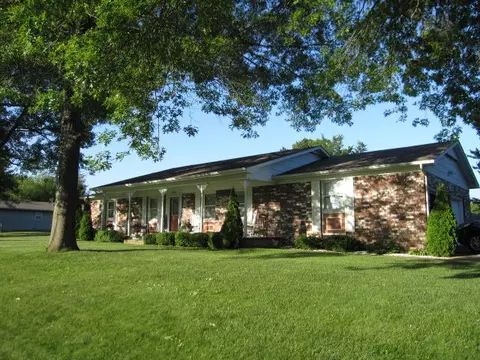 204 Pine Ridge St, Marshfield, MO 65706 photo 1