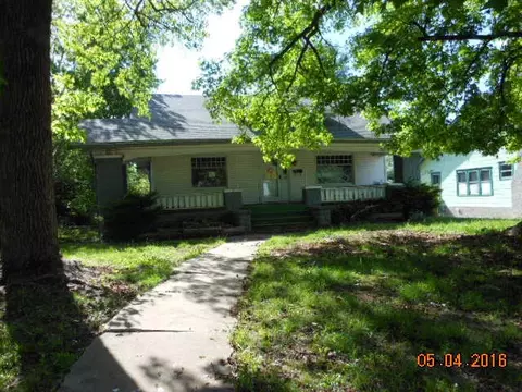 2051 N Broadway Ave, Springfield, MO 65803 photo 1