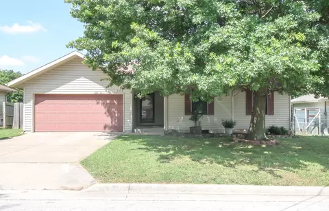 2305 N Grace Ave, Springfield, MO 65803 photo 1