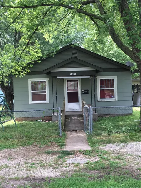 1436 W Scott St, Springfield, MO 65802 photo 1