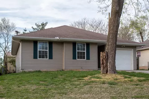 2061 E Cairo St, Springfield, MO 65802 photo 1