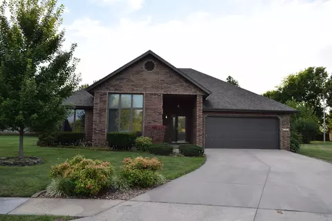 1901 E Ridgewood Dr, Springfield, MO 65804 photo 1