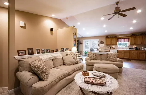 737 Santa Fe Dr, Forsyth, MO 65653 photo 1