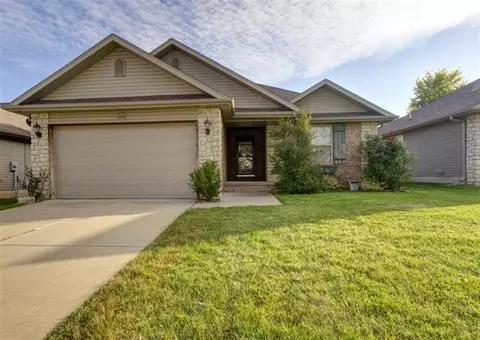 1228 E Mcclernon St, Springfield, MO 65803 photo 1