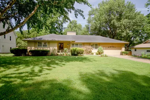 2875 S Barnes Ave, Springfield, MO 65804 photo 1