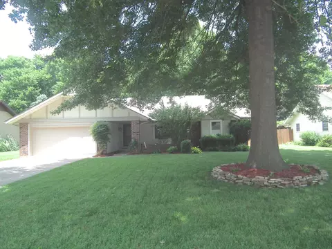 1829 E Holiday St, Springfield, MO 65804 photo 1