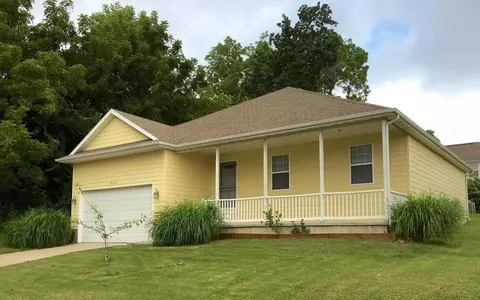 1923 E Foxridge Trl, Republic, MO 65738 photo 1