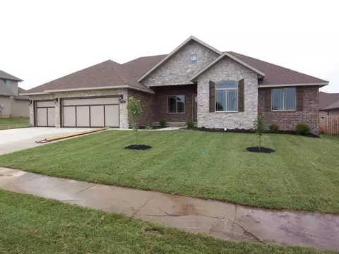 1704 E Chickamauga Dr, Republic, MO 65738 photo 1