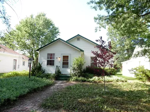9 W High St, Aurora, MO 65605 photo 1