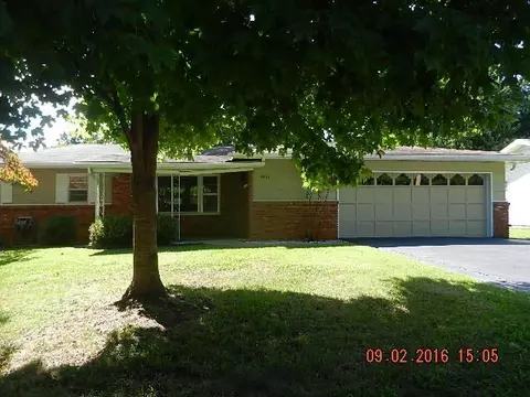 1461 S Sieger Dr, Springfield, MO 65804 photo 1