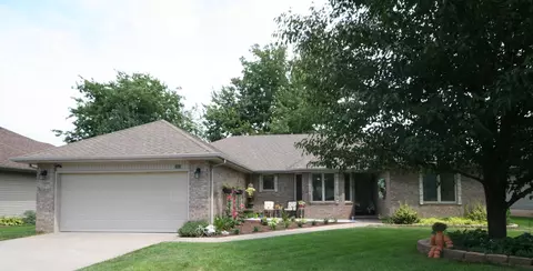 1013 W Cypress St, Springfield, MO 65807 photo 1