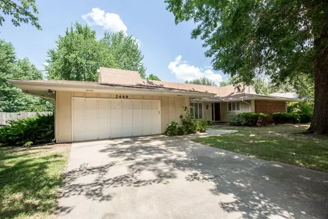 2449 E Cambridge St, Springfield, MO 65804 photo 1