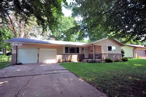 3255 E Seminole St, Springfield, MO 65804 photo 1