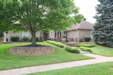4572 S Parkhill Ave, Springfield, MO 65810 photo 1
