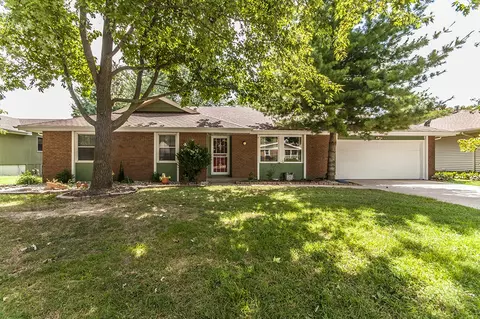 902 E Meadowlark St, Springfield, MO 65810 photo 1