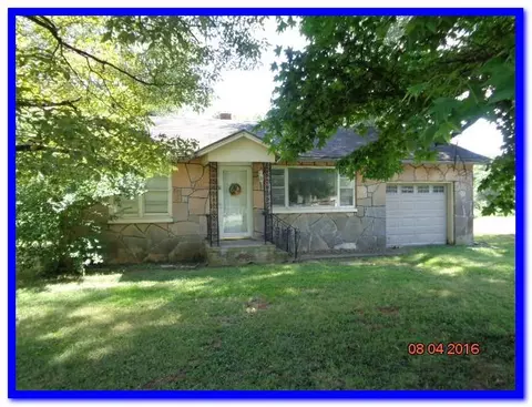 2738 W Chestnut St, Springfield, MO 65802 photo 1