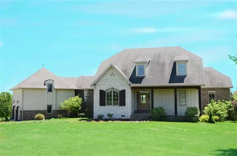 560 Headwaters Dr, Marshfield, MO 65706 photo 1