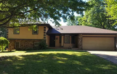 2048 W Murray Dr, Springfield, MO 65810 photo 1