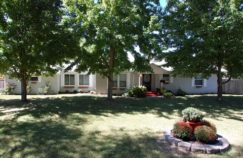 2307 S Holland Ave, Springfield, MO 65807 photo 1
