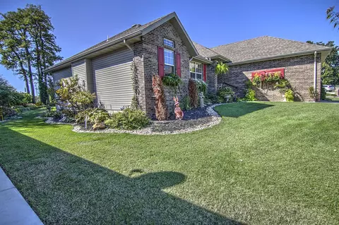 772 E Roubidoux St, Nixa, MO 65714 photo 1