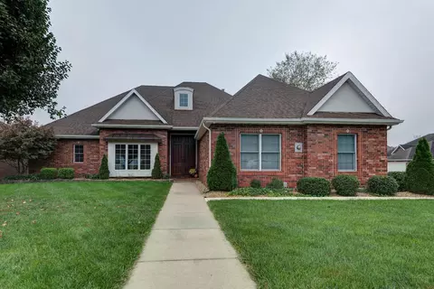 1002 E Lakewood St, Springfield, MO 65810 photo 1