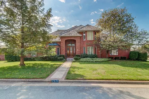 2424 E Raynell St, Springfield, MO 65804 photo 1