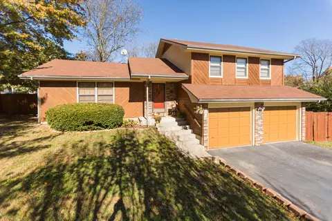 3241 W Wick St, Springfield, MO 65810 photo 1