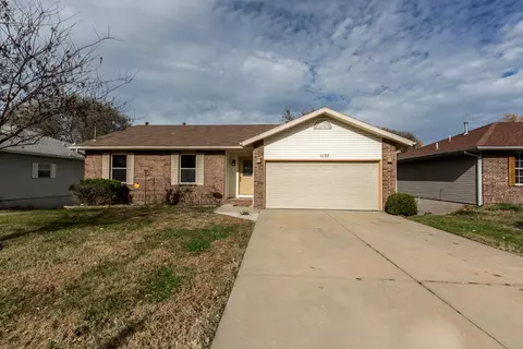 1137 E Snider St, Springfield, MO 65803 photo 1
