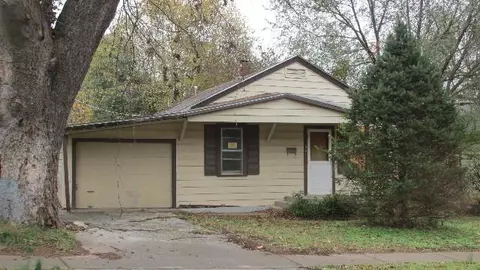 636 S Newton Ave, Springfield, MO 65806 photo 1
