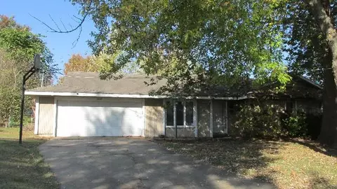 3637 N Aspen Cir, Springfield, MO 65803 photo 1