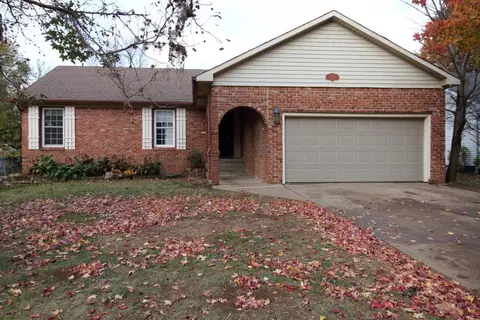 1375 E Woodgate St, Springfield, MO 65804 photo 1