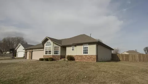 5425 W Lombard St, Springfield, MO 65802 photo 1